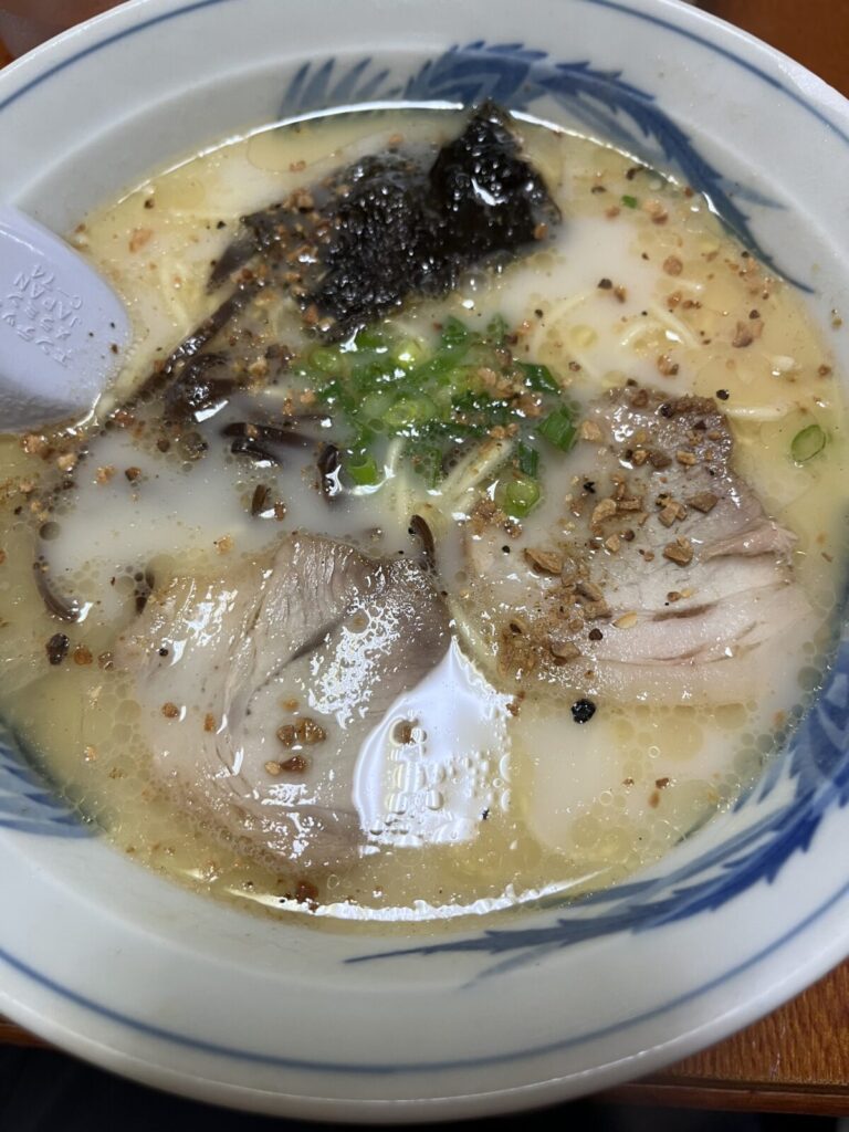 こむらさき 上通中央店のラーメン